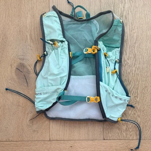 ultimate direction mountain Vesta trail running vest - Picture 2 of 5